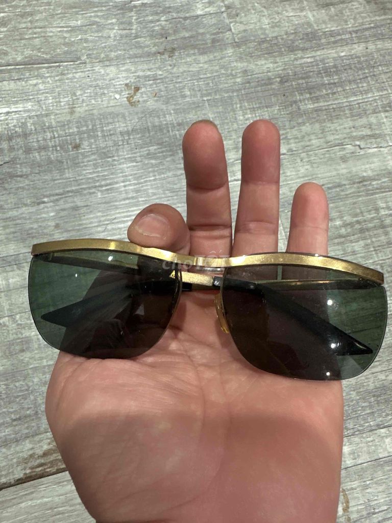 Kính râm Cổ điển Unisex Vàng. Mua bán Phụ kiện thời trang khác tại Quận Đống Đa Hà Nội được đăng bởi ba duy hình 1