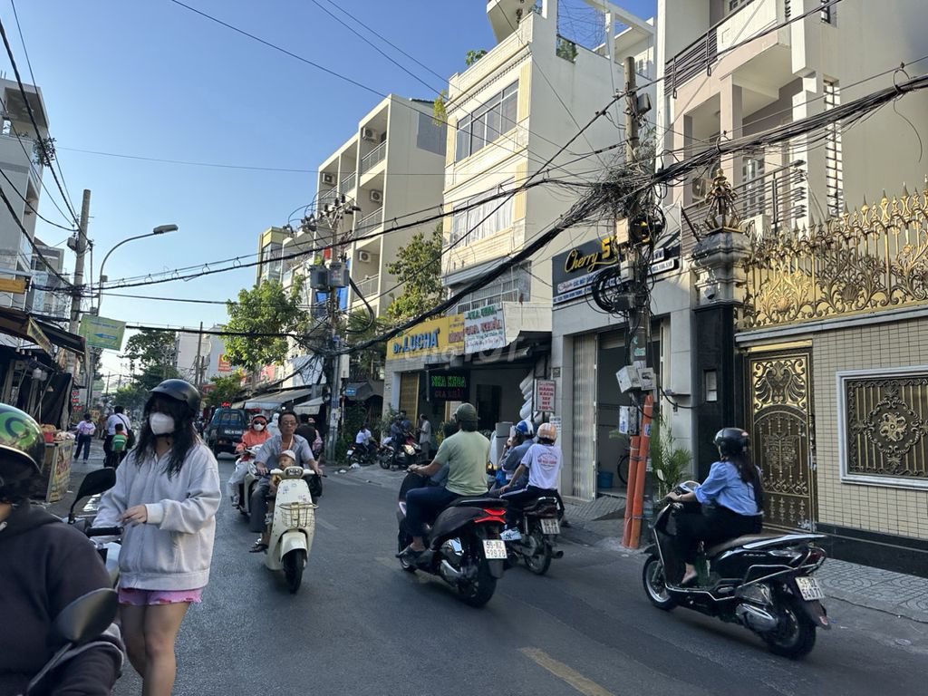 MTNB Nguyễn Sơn kinh doanh sầm uất ,  4x15  , đúc  3 lầu
