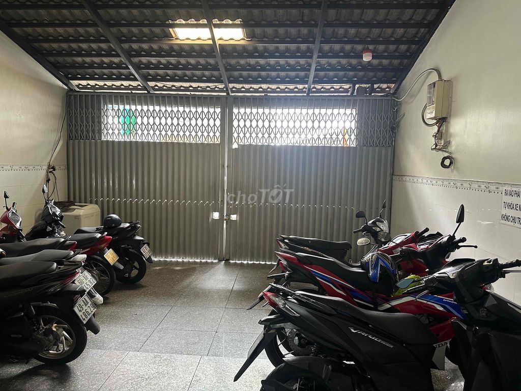 Cho thuê phòng cách trường Đh Công thương 300mét.