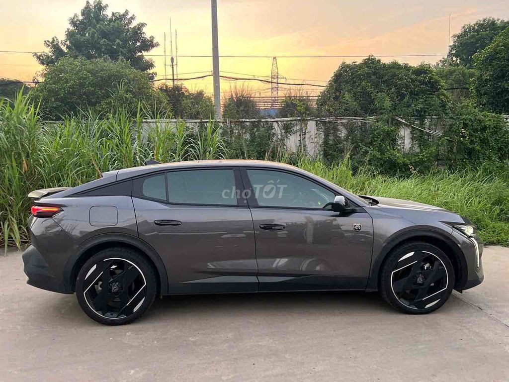 Peugeot 408 GT 2023 27 000 км серый