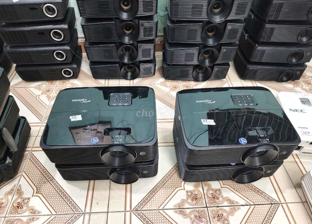 Máy chiếu xem phim bóng đá màu Đen. Mua bán Đồ dùng văn phòng tại Huyện Thuỷ Nguyên Hải Phòng được đăng bởi Quang Hải hình 1