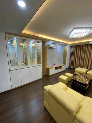 Townhouse 50 m² · 5 bed · Trung Kính