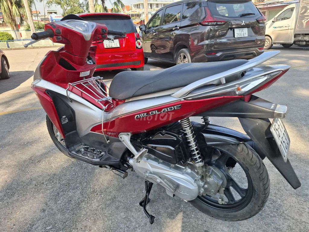 Honda Air Blade 110 2012 máy zin êm khỏe biển 15hp. Mua bán Xe máy tại Quận Kiến An Hải Phòng được đăng bởi anh phong hình 3