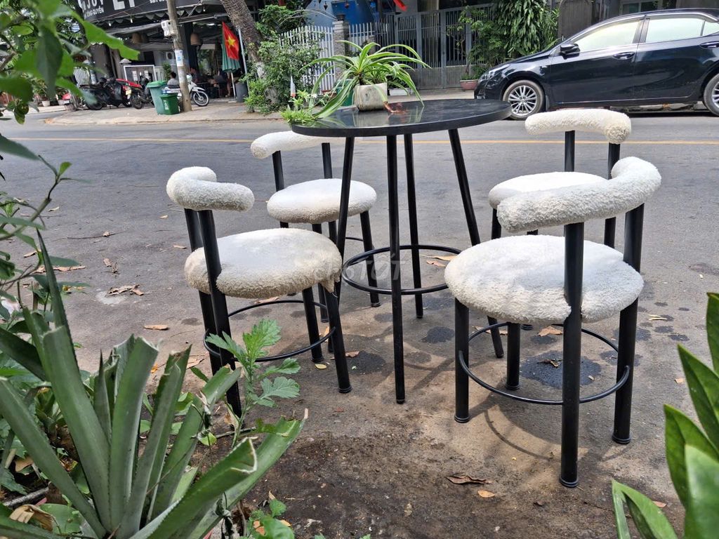 Thanh lý Bộ bàn ghế Nệm lông cừu còn mới 90%.. Mua bán Bàn ghế tại Quận Cẩm Lệ Đà Nẵng được đăng bởi Nguyễn Gia hình 1