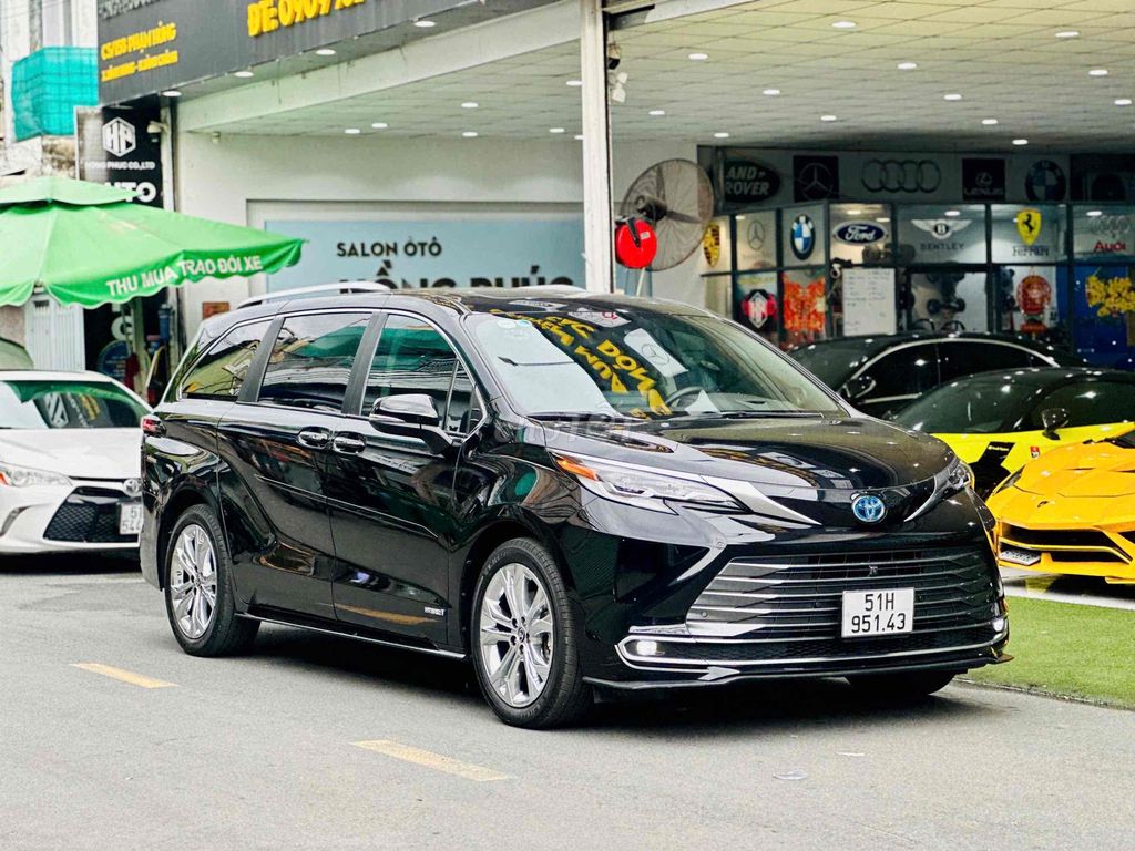 Toyota Sienna Platium Hybrid Model 2021