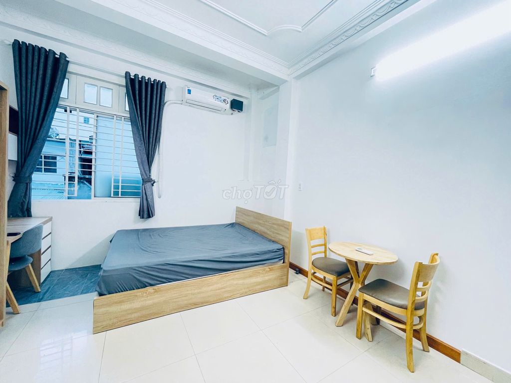 Studio cửa sổ full nội thất CMT8