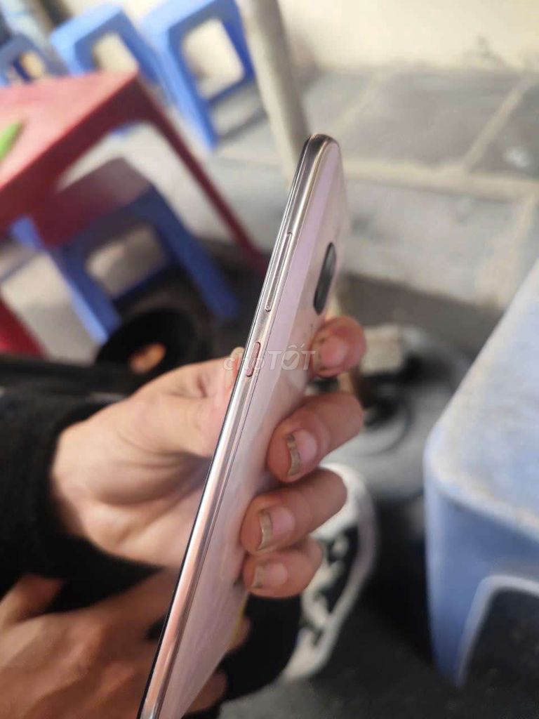 Huawei Mate 20 hồng. Mua bán Điện thoại tại Quận Hoàng Mai Hà Nội được đăng bởi Thiết Trụ hình 1
