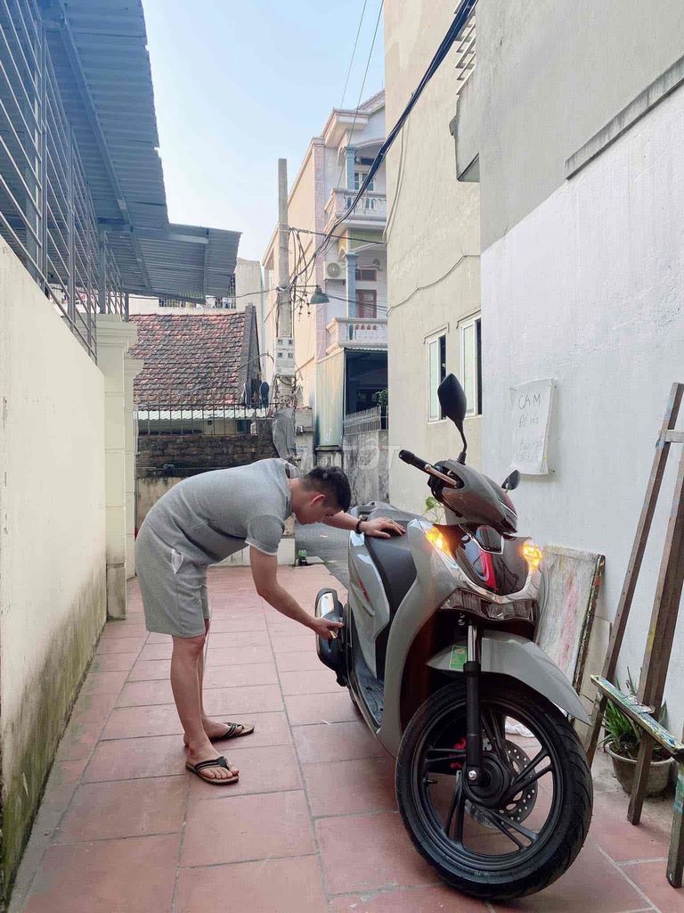 Honda SH160i 2023 Abs Xám xi măng 11.000 km. Mua bán Xe máy tại Quận Hà Đông Hà Nội được đăng bởi Nguyễn danh nam hình 2
