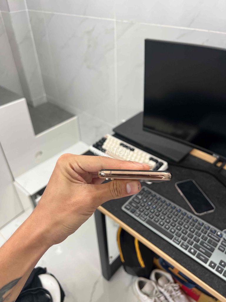 Apple iPhone XS Vàng Đã sử dụng. Mua bán Điện thoại tại Thành phố Thuận An Bình Dương được đăng bởi Dang Phuc hình 1
