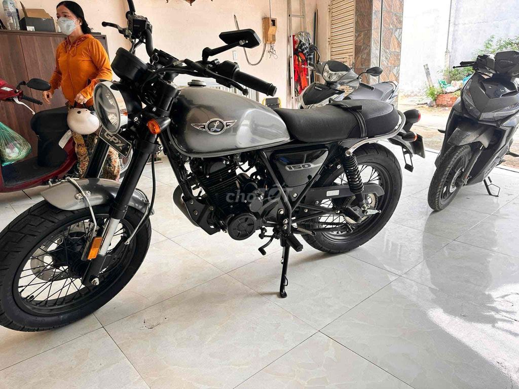 GPX Legend 150 FI biển Sài Gòn