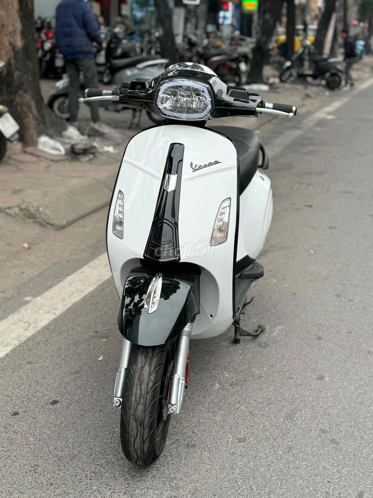 Vespa biển Hà Nội,bình 2024 còn bảo hành.Có ship