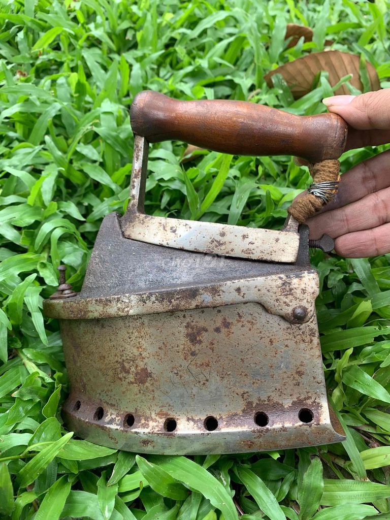 Bàn là gang cổ điển đồ sưu tầm. Mua bán Đồ sưu tầm, đồ cổ tại Thành phố Dĩ An Bình Dương được đăng bởi Thanh hình 1
