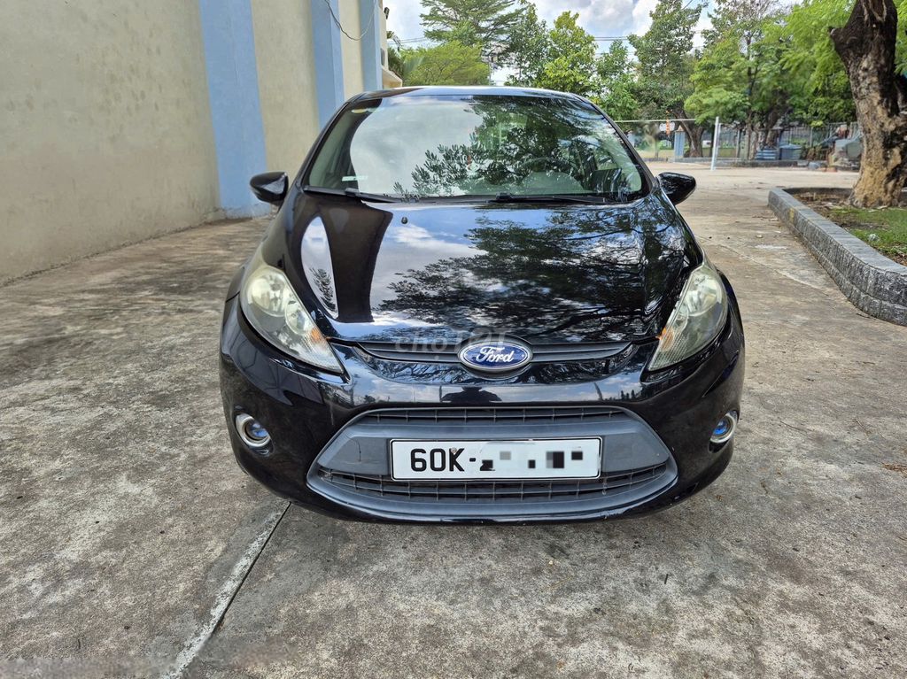 Ford Fiesta 2011 photo 2