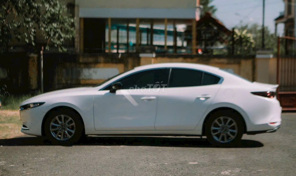 Mazda 3 Luxury 2024 Белая