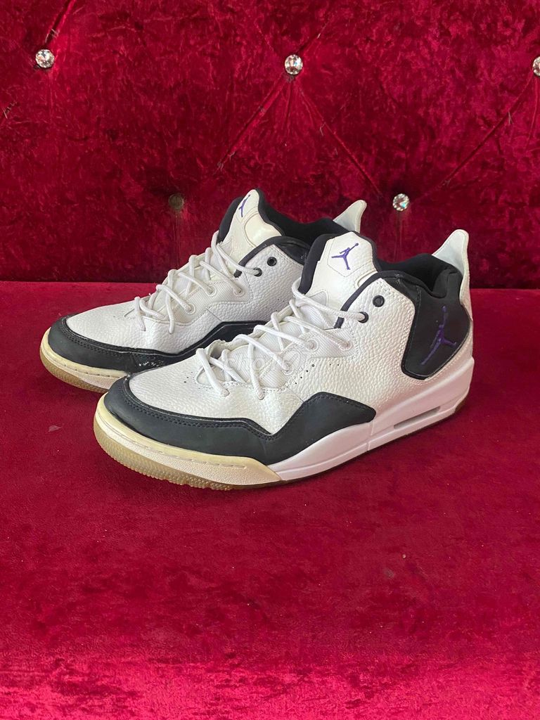 Giày thể thao Jordan Courtside 23 Trắng Đen Tím 45. Mua bán Giày dép tại Huyện Hóc Môn Tp Hồ Chí Minh được đăng bởi Giày Hiệu Cũ hình 1
