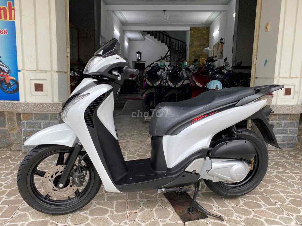 sh 150 mẫu Ý đời 2011 trắng đen. Mua bán Xe máy tại Quận Bình Thuỷ Cần Thơ được đăng bởi vũ hình 3