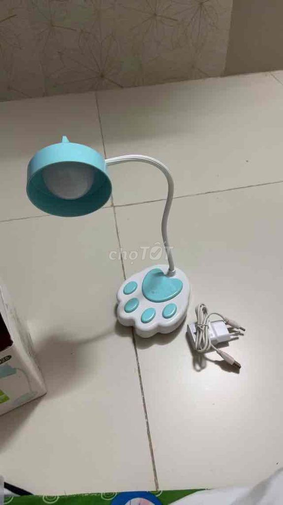 Đèn bàn LED bảo vệ mắt, điều chỉnh độ sáng 3 chế đ