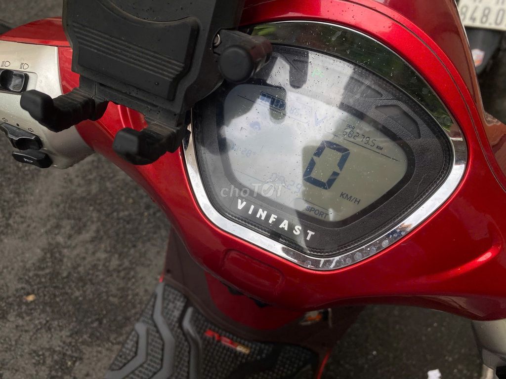 Электроскутер VinFast Evo 200, красный, 68 000 км