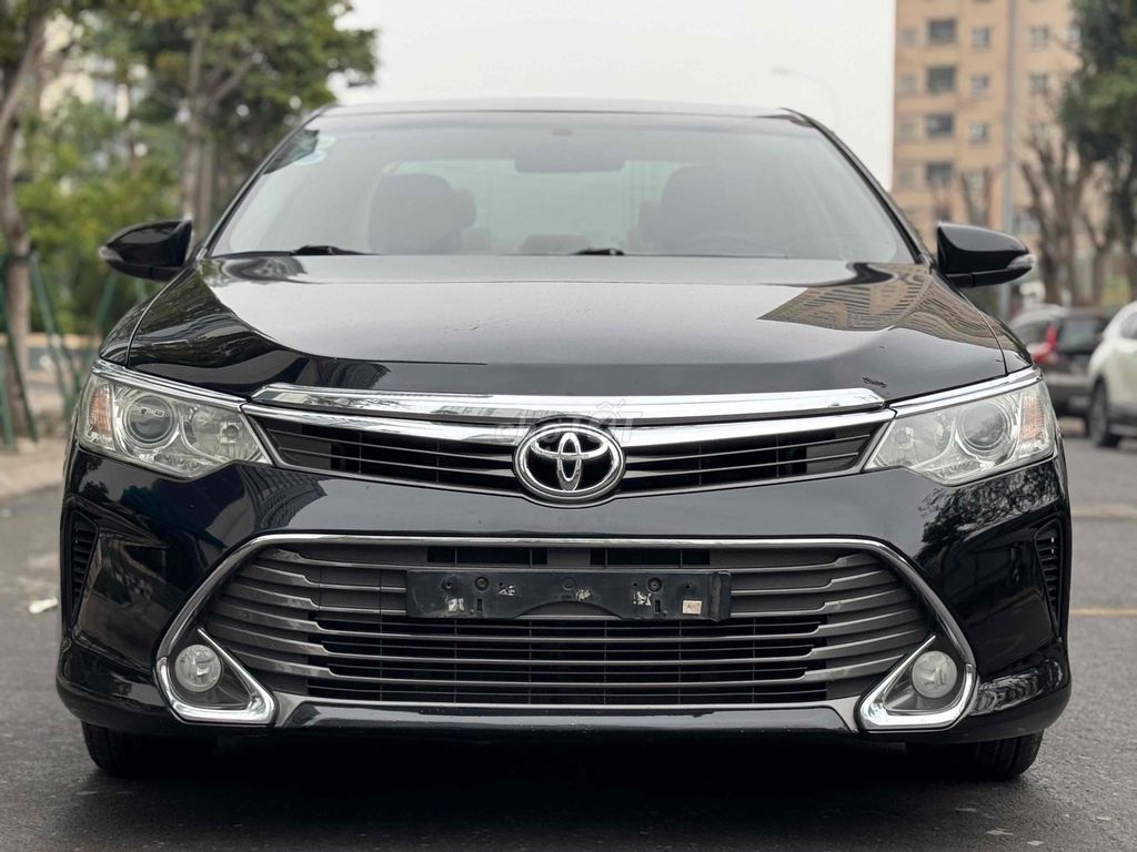 Toyota Camry 2015 2.0E đi hơn 10 vạn