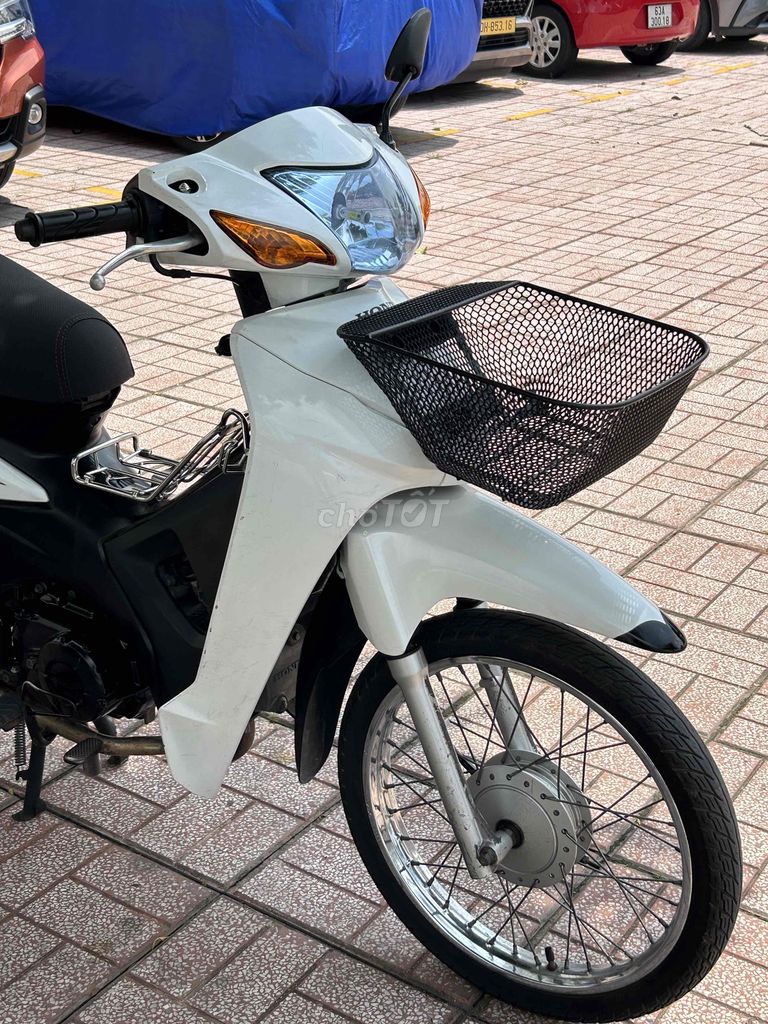 Honda Wave A 110 2018, госномер Хошимина, документы владельца, родной тихий двигатель