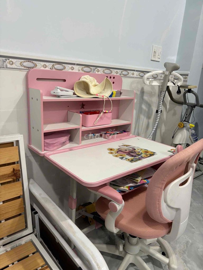 Bàn học nữ gỗ hồng còn mới. Mua bán Bàn ghế tại Quận Bình Tân Tp Hồ Chí Minh được đăng bởi Loan hình 1