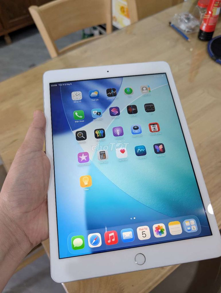 Apple iPad Gen 8 32GB bán hoặc gl dt . Mua bán Máy tính bảng tại Thành phố Biên Hòa Đồng Nai được đăng bởi hung hình 1