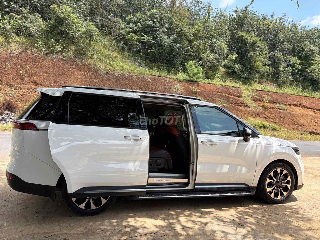 KIA Carnival 2024 2.2D Signature белый