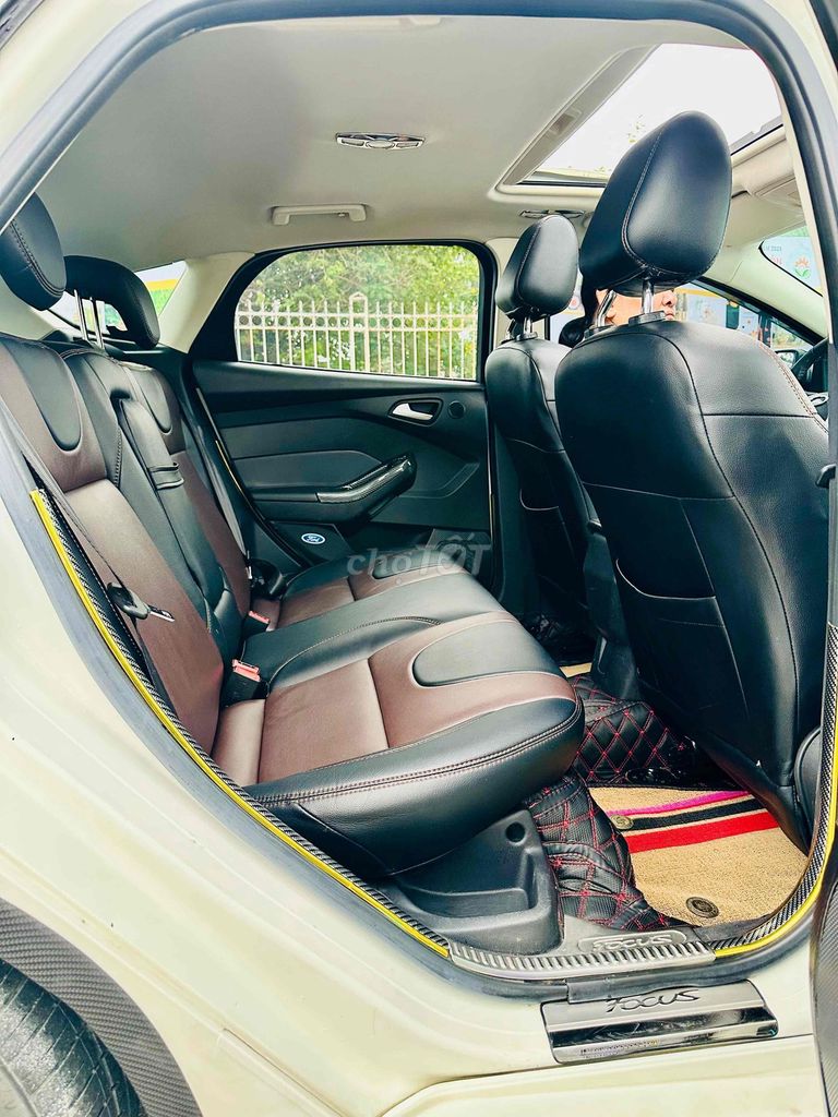 Ford Focus S Hatchback 2014 Trắng 126903 km. Mua bán Ô tô tại Quận Cẩm Lệ Đà Nẵng được đăng bởi Chị Hà hình 15
