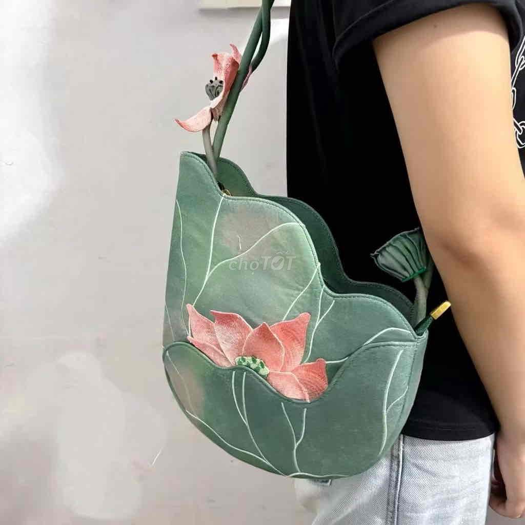 Túi xách nữ thêu hoa sen đi chùa. Mua bán Túi xách tại Huyện Hóc Môn Tp Hồ Chí Minh được đăng bởi huy phú hình 1