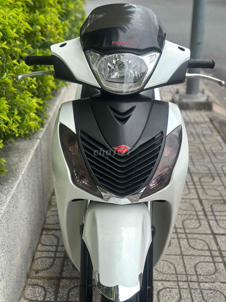 Honda SH 125i 2017 Smartkey up SH Ý Trắng BSTP 9c. Mua bán Xe máy tại Thành phố Thủ Đức Tp Hồ Chí Minh được đăng bởi Xe Máy Sơn Thủ Đức hình 2