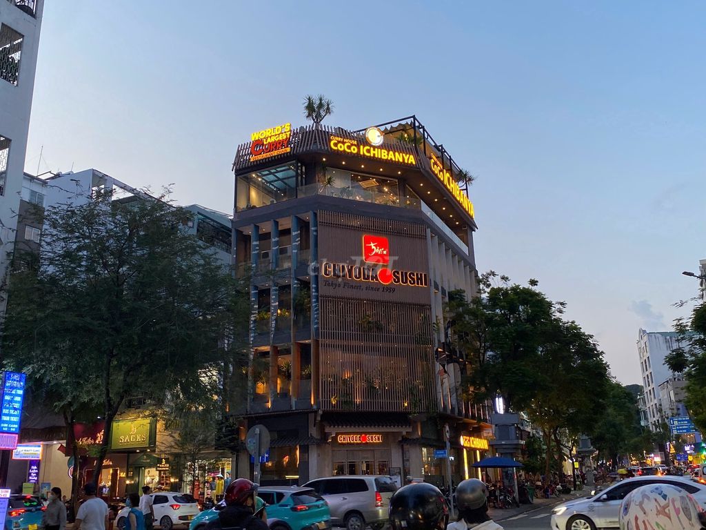 Cho Thuê mặt bằng GÓC 2MT Lê Thánh Tôn, Bến Thành, Quận 1. DT: 7x20m