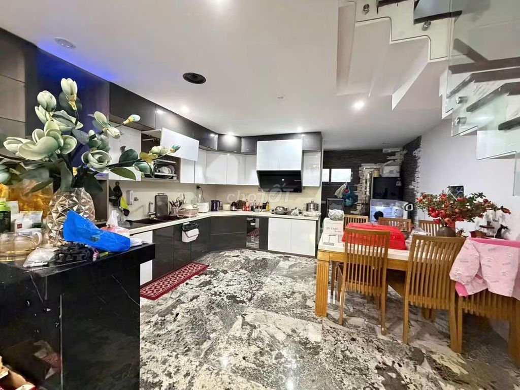Three-storey 4-bedroom house on Tân Thuận street — photo 8