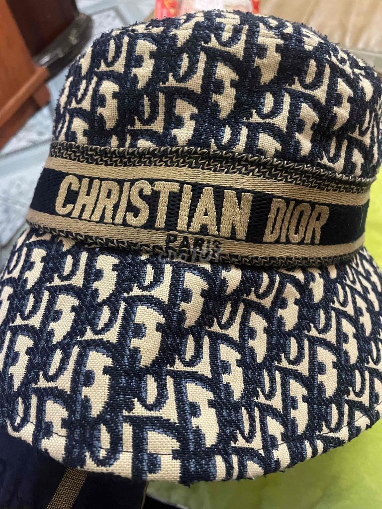 Mũ bucket Christian Dior 95%. Mua bán Phụ kiện thời trang khác tại Quận Hoàn Kiếm Hà Nội được đăng bởi Đoàn Văn Long hình 1