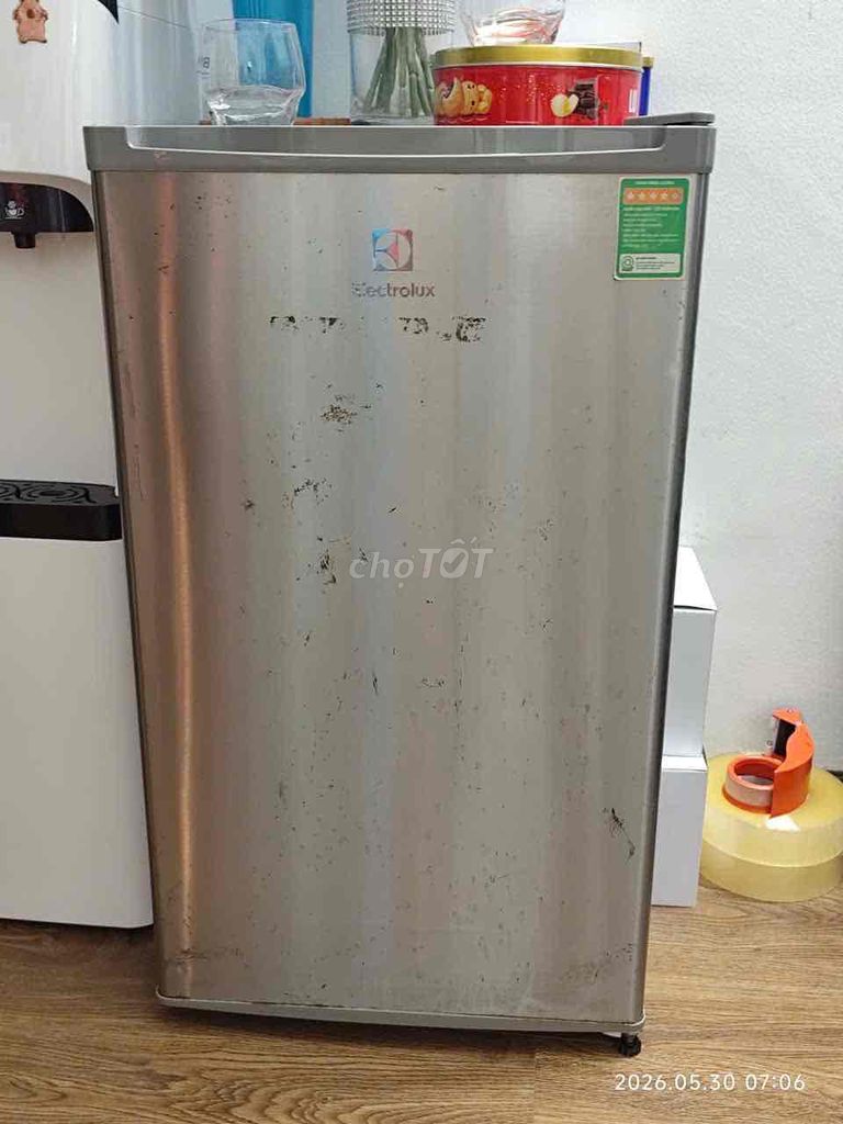 Tủ lạnh Electrolux 90L Bạc. Mua bán Tủ lạnh tại Quận Nam Từ Liêm Hà Nội được đăng bởi Nguyễn Anh Tuấn hình 1