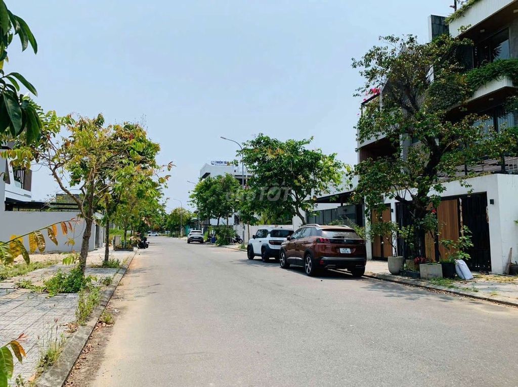 Đất phân lô 180m MT7. 5m phù hợp xây căn hộ giá hơn 8 tỷ