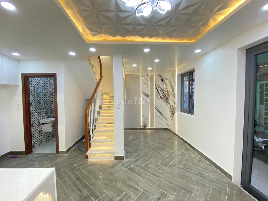 Nhà Phun Nội Thất Vào ở liền ở Q7 gần Chợ Tân Thuận.