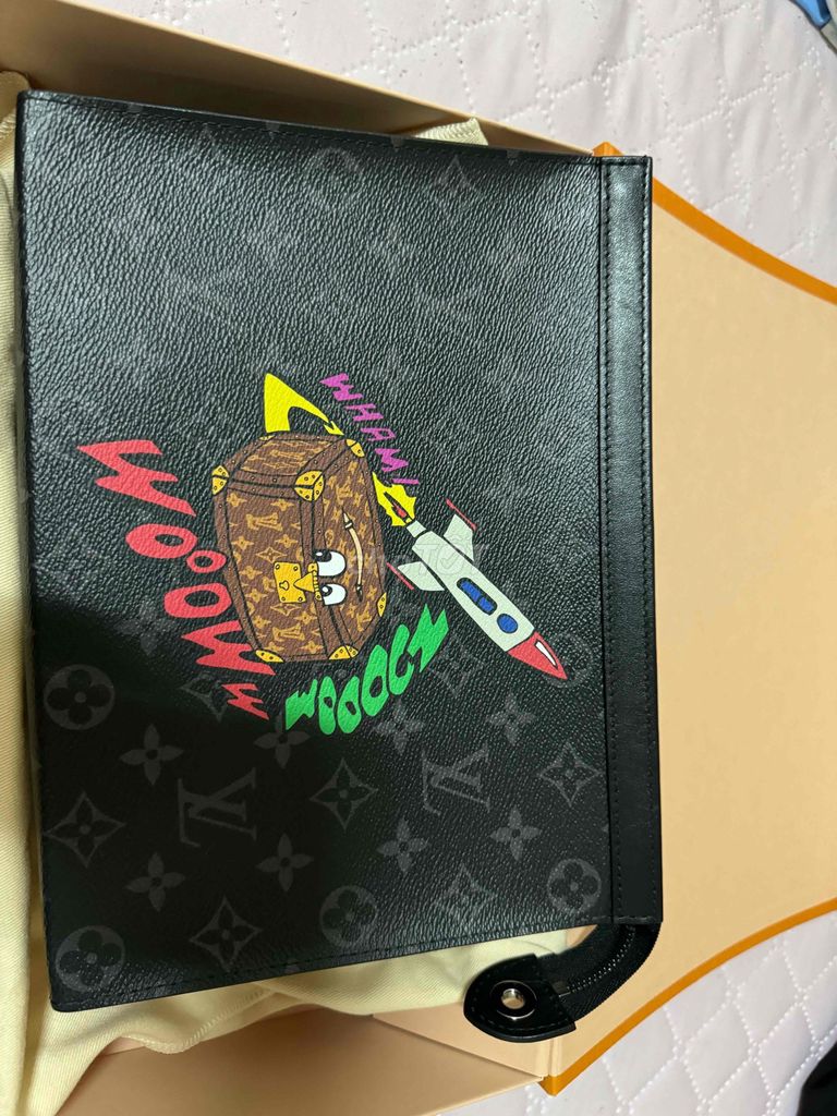 Ví cầm tay Louis Vuitton Da Đen. Mua bán Túi xách tại Thành phố Hạ Long Quảng Ninh được đăng bởi Tran Thang hình 1