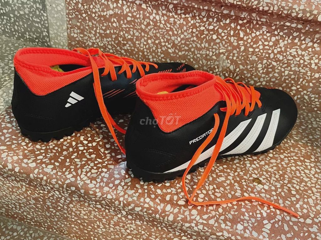 Giày đá bóng Adidas Predator Club Sock. Mua bán Đồ thể thao, Dã ngoại tại Thành phố Tân An Long An được đăng bởi Nguyễn An hình 1