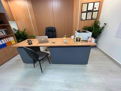 BÀN LÀM VIỆC 98%, TẶNG KÈM GHẾ. Mua bán Nội thất, đồ gia dụng khác tại Quận 3 Tp Hồ Chí Minh được đăng bởi Nguyễn Thu Uyên