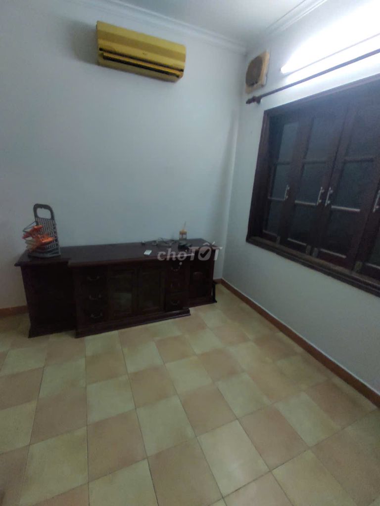 nhà hẻm nguyên căn, 3 tầng 4 PN gần ngã tư Ô Chợ Dừa cạnh bến xe buýt