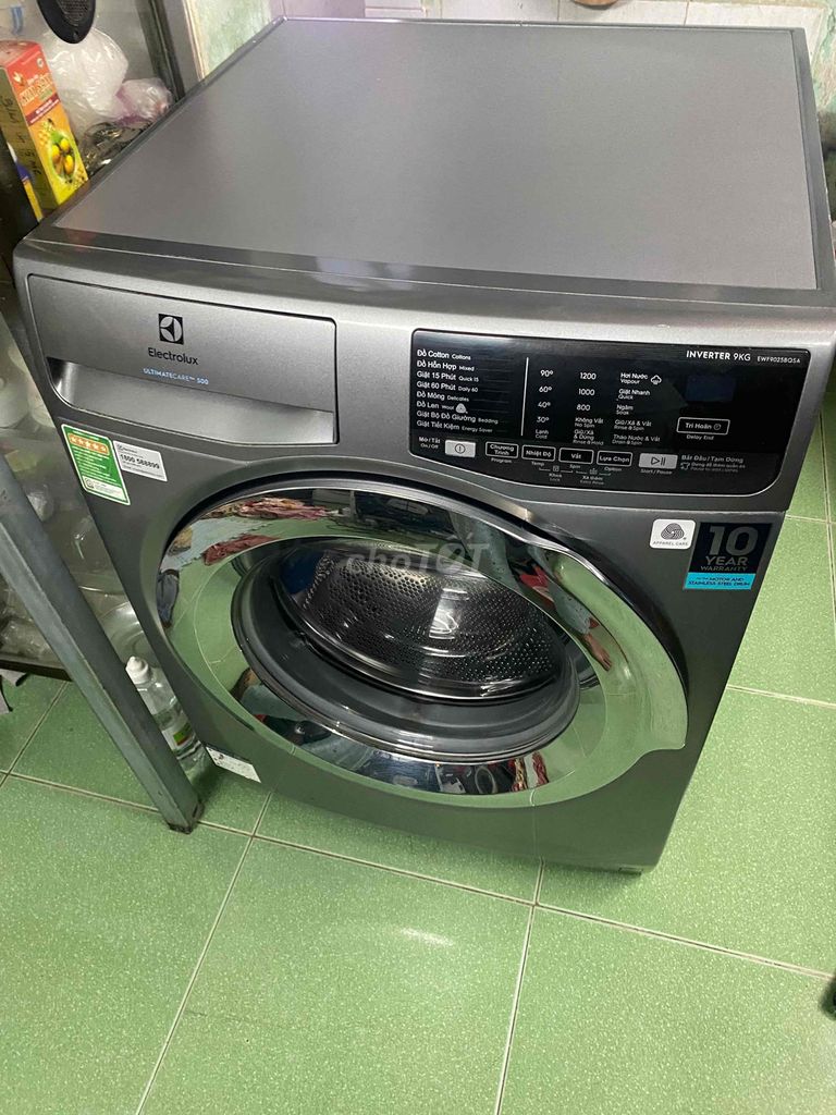 Bán máy giặt Electrolux 9kg inverter mới 98%