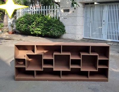 Kệ gỗ treo tường, kệ trưng bày gỗ MDF chống ẩm. Mua bán Tủ, kệ gia đình tại Quận Tân Phú Tp Hồ Chí Minh được đăng bởi Chợ nội thất Cũ TP HCM