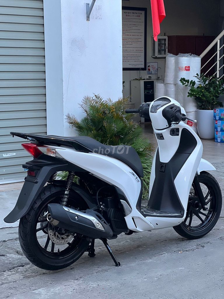 SH 2016 Khoá Smartkey biển 18 chính chủ sd. Mua bán Xe máy tại Quận Cầu Giấy Hà Nội được đăng bởi Em Dung hình 3