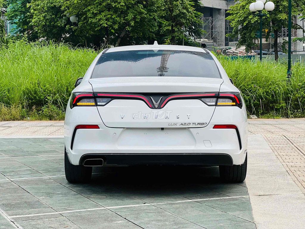 База VinFast Lux A 2021, белая, 6,8 тыс. км