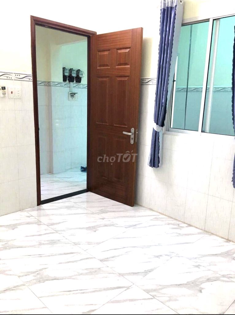 Bán nhà quận 4, 75m2 đất, 2 tầng 4 phòn ngủ, nhà đang cho thuê !