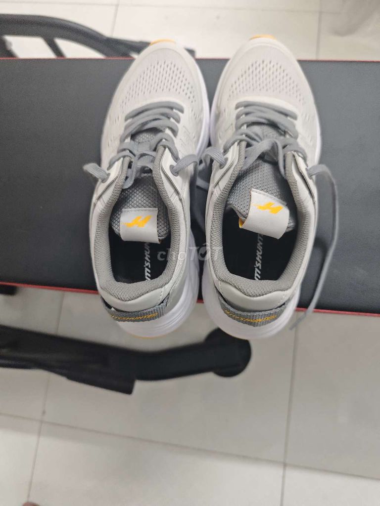 Giày Bitis Hunter Trắng Xám Vàng Size 40. Mua bán Giày dép tại Quận 11 Tp Hồ Chí Minh được đăng bởi Đăng Khoa hình 1