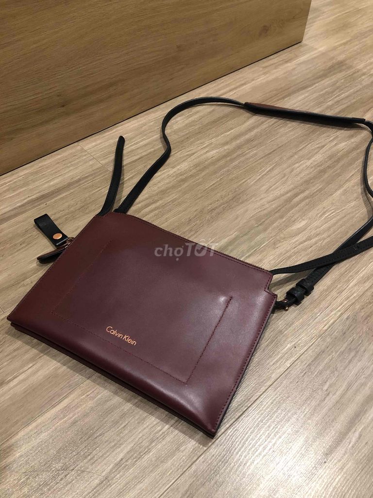 Tui cross body da thật CK Auth mới 99%