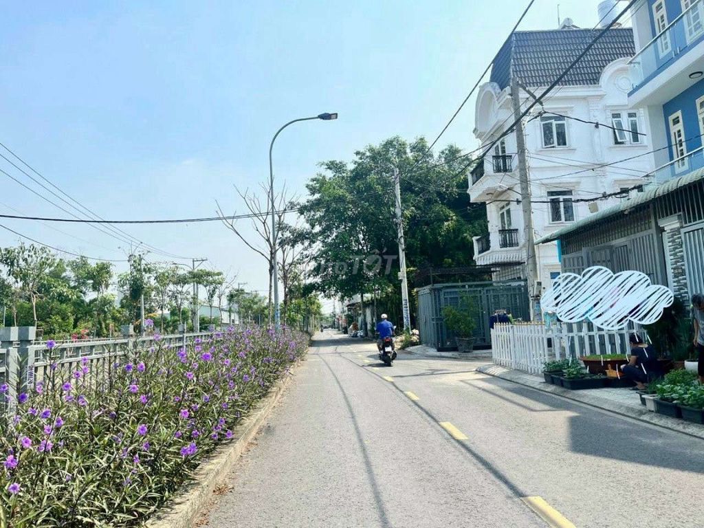 Đất mặt tiền đường nhựa thông ra sôg Sài Gòn, dt: 6x19m XEM THÍCH NGAY
