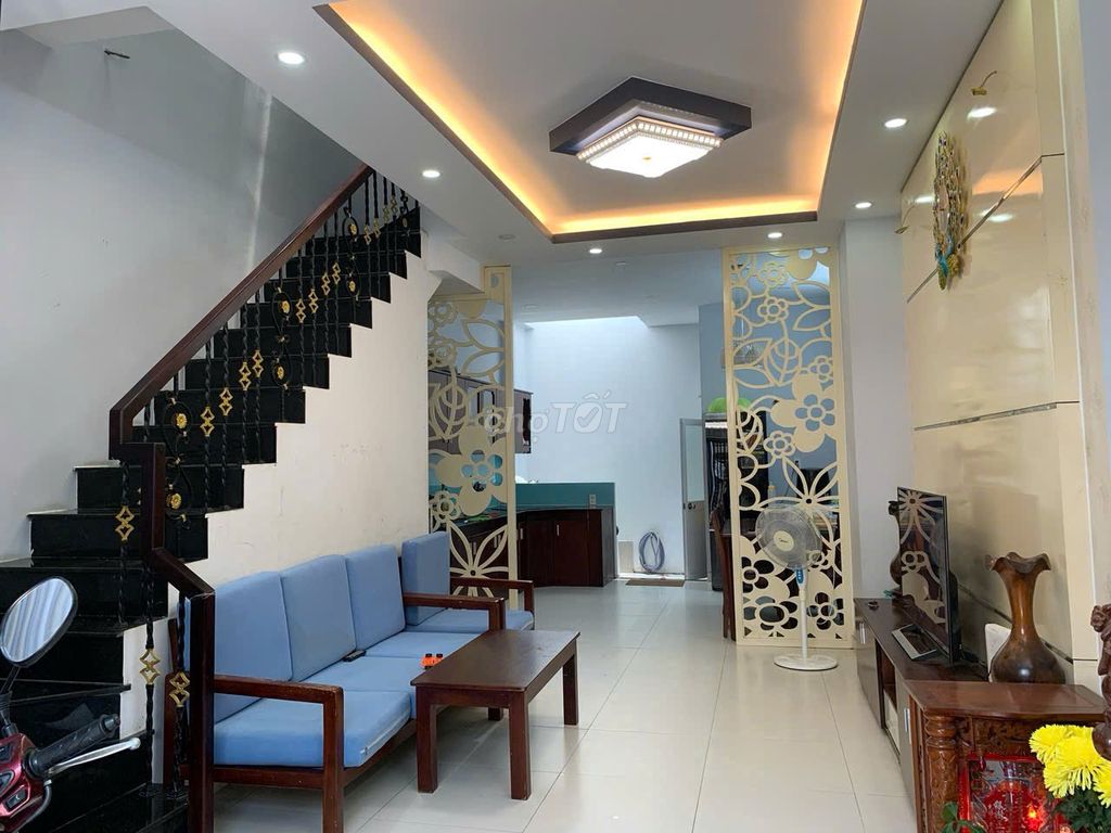 Bán nhà phố quân 12