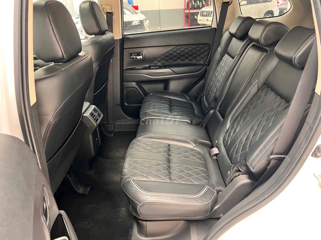 Mitsubishi Outlander 2022 2.0 Premium - 26326 km. Mua bán Ô tô tại Quận 7 Tp Hồ Chí Minh được đăng bởi Mitsubishi Thông  hình 5